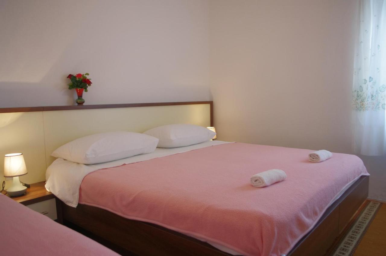 Family Friendly Seaside Apartments Vlasici, Pag - 4319 Exterior photo