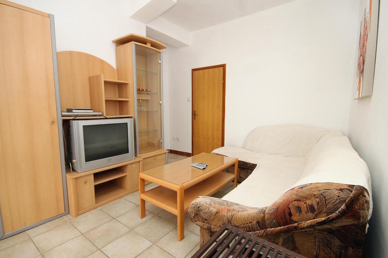 Family Friendly Seaside Apartments Vlasici, Pag - 4319 Exterior photo
