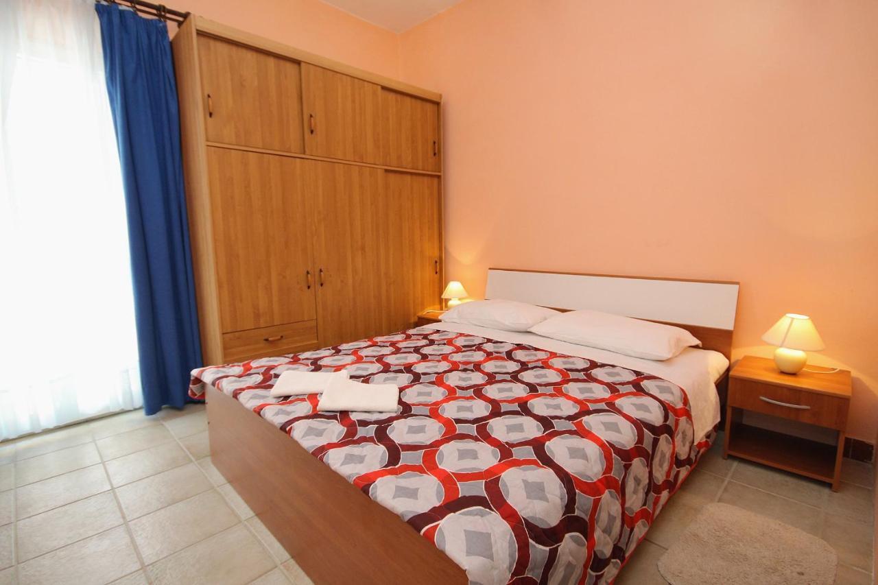 Family Friendly Seaside Apartments Vlasici, Pag - 4319 Exterior photo