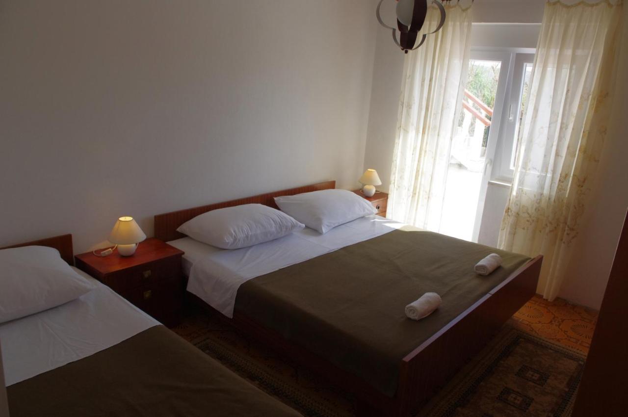 Family Friendly Seaside Apartments Vlasici, Pag - 4319 Exterior photo