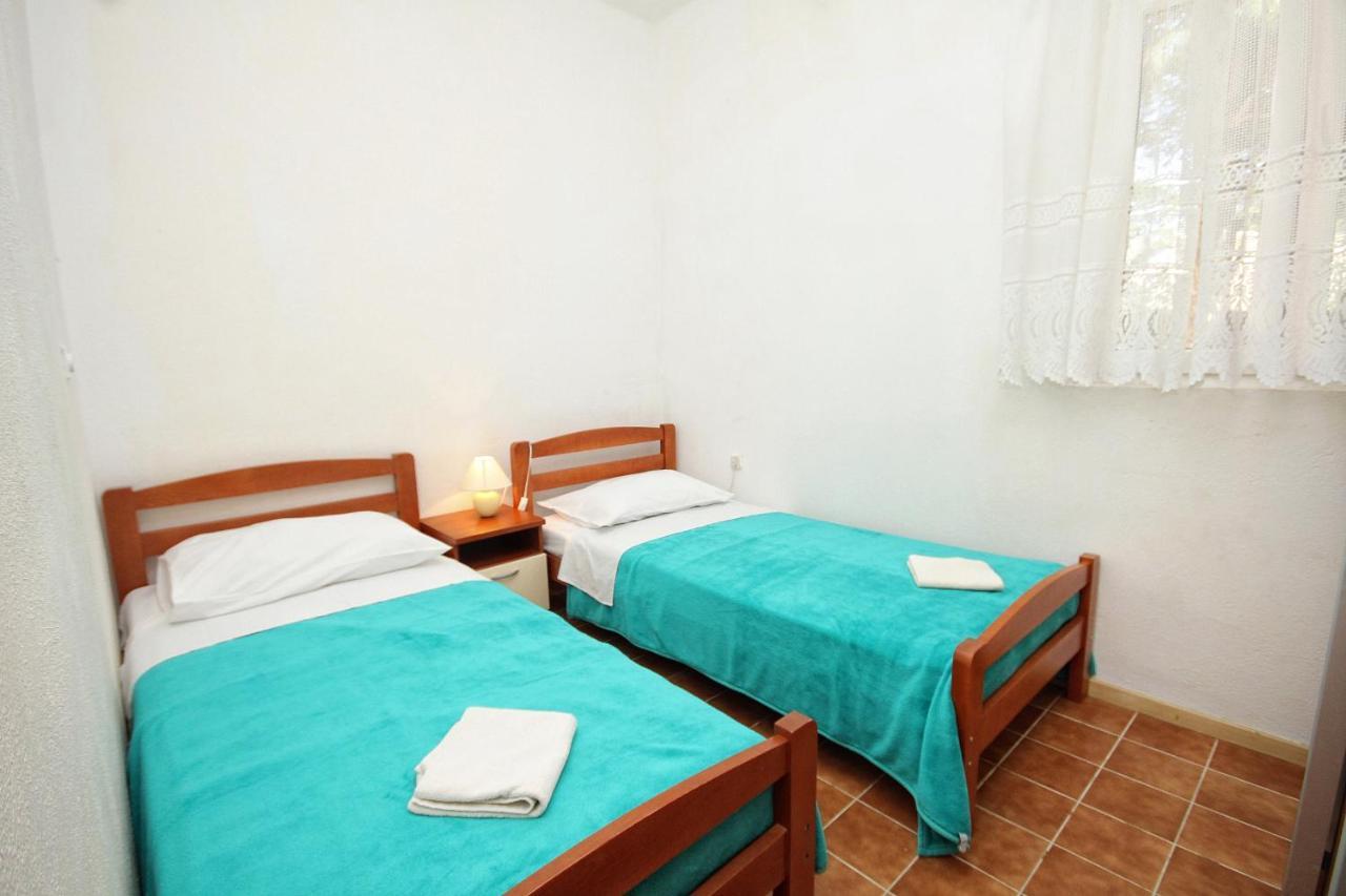 Family Friendly Seaside Apartments Vlasici, Pag - 4319 Exterior photo