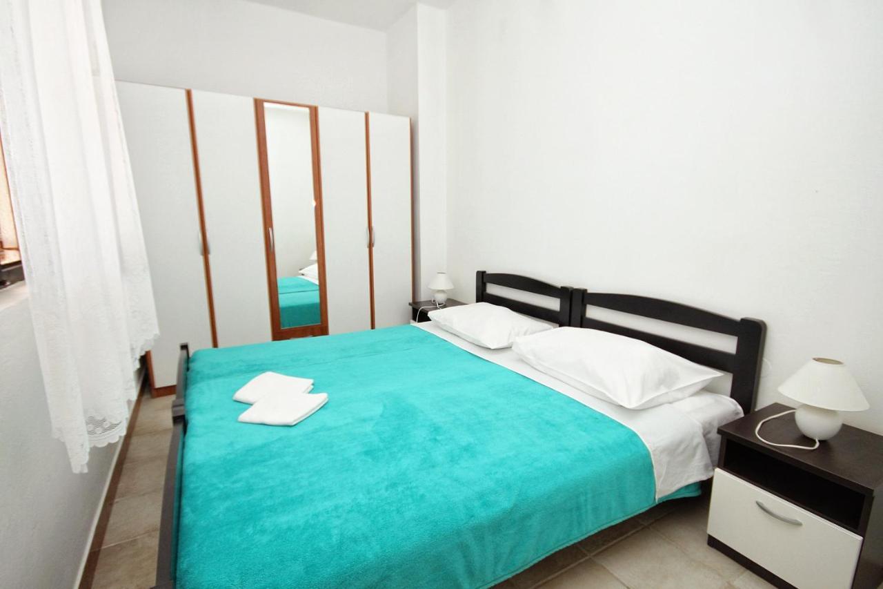Family Friendly Seaside Apartments Vlasici, Pag - 4319 Exterior photo