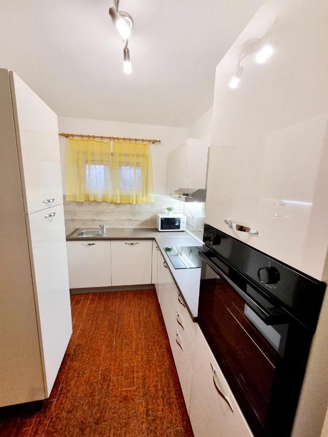 Family Friendly Seaside Apartments Vlasici, Pag - 4319 Exterior photo